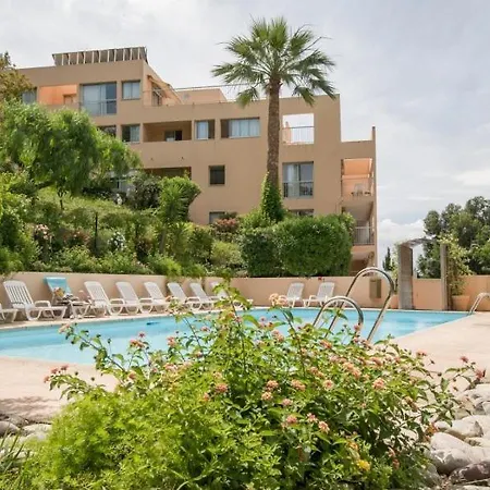 F3 A Livia Pierre Et Apartment *